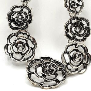 Rosette Necklace